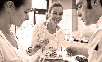 “E adesso tutti a cena…”