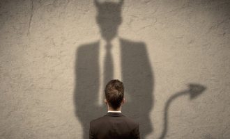 L’UOMO SENZA OMBRA